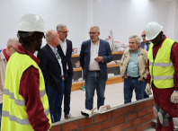 El alcalde valora posibles vías de colaboración con la FLC para paliar la falta de profesionales cualificados en el sector