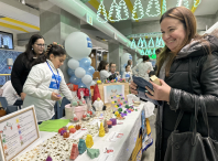 Cristina López visita la Feria de Emprendimiento Infantil que se celebró en la Plaza de Abastos Cristina López visita la Feria de Emprendimiento Infantil que se celebró en la Plaza de Abastos