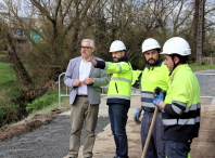 El alcalde supervisa la finalización de las obras de reparación del colector de saneamiento de la Calle Catón
