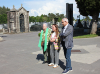 Cristina López participó en un paseo teatral para conocer el Cementerio Municipal