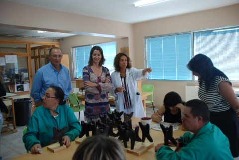 A Alcaldesa durante a súa visita ás intalacións de ASPNAIS A Alcaldesa durante a súa visita ás intalacións de ASPNAIS