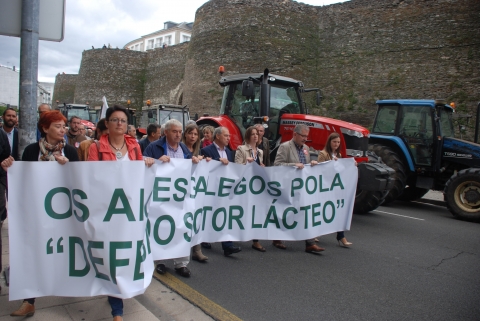 La Alcaldesa exige la “implicación directa de Rajoy y Feijóo para garantizar el futuro del sector lácteo”