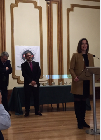 A Alcaldesa recibe un galardón de COGAVE polo seu apoio ao movemento veciñal