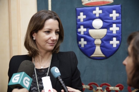 A Alcaldesa denuncia a desigualdade salarial entre homes e mulleres, que cobran 5.300 euros menos ao ano 