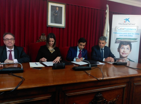 Ayuntamiento, Xunta y La Caixa firman un plan de apoyo a 50 familias de Lugo para luchar contra la pobreza infantil