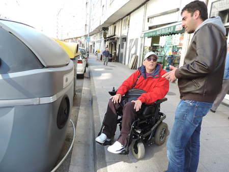 Lugo ya cuenta con los primeros colectores adaptados a personas con movilidad reducida