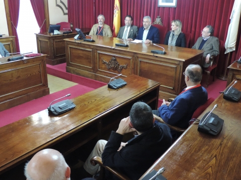 Miguel Fernández recibe a los asistentes al Comité de la Asociación Internacional de Policía, que celebra una reunión mañana en Lugo