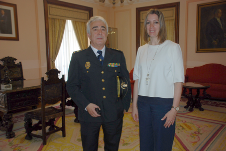La Alcaldesa recibe al Jefe Superior de la Policía Nacional en Galicia