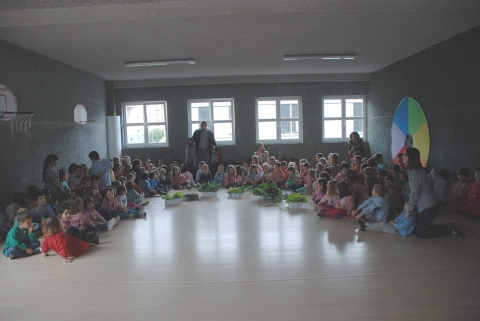 A Alcaldesa clausura o programa Hortos na Escola, no que este curso participaron 1.650 nenos e nenas de 15 centros