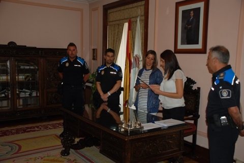 A Alcaldesa preside o acto de toma de posesión de dous novos Policías Locais de Lugo