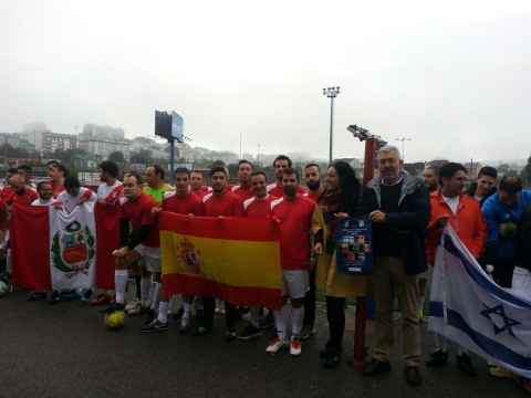 Sete equipos de fútbol xogan pola interculturalidade no campo municipal de A Cheda