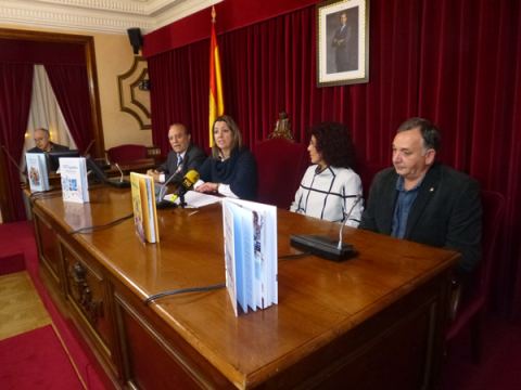 La comunicación digital, eje de los libros de Mar Castro, presentados en el Ayuntamiento