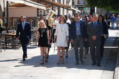 A Alcaldesa e membros da Corporación Municipal participan nos actos da festividade do Corpus Cristi