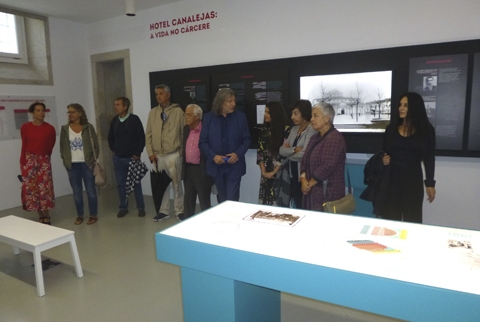 O fillo do rexedor de Lugo represaliado, Francisco Lamas, visita a triple exposición de memoria histórica do Vello Cárcere