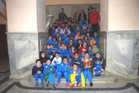 Entusiasmo e emoción dos nenos e nenas de 3º de primaria dos Salesianos na súa visita á Casa do Concello