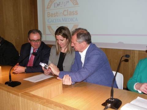La Alcaldesa participa en el homenaje de Lugo la Medicina Interna del HULA por el premio como mejor de España