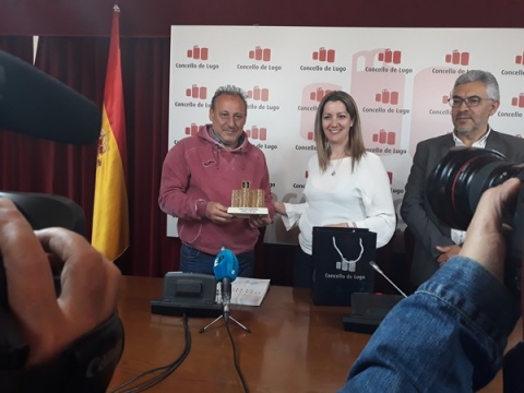 Lugo recibe a Fermín Cacho, leyenda viva del atletismo