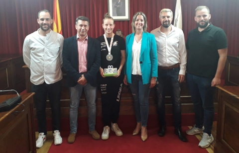 A alcaldesa de Lugo, Lara Méndez, recibiu á lucense Catuxa Castro