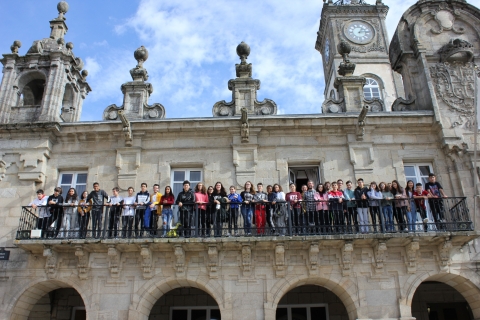 Estudantes de 3º e 4º da ESO do IES Sanxillao coñecen o funcionamento do concello con Rubén Arroxo