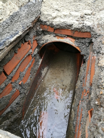 Medio Ambiente repara o colector de saneamento que provocou o afundimento dun tramo da estrada LU-530