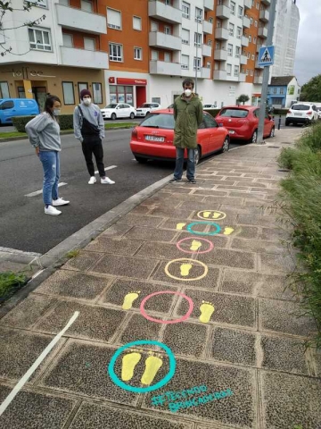 Comeza o pintado das zonas de xogo na rúa de Tecendo Brincadeiras