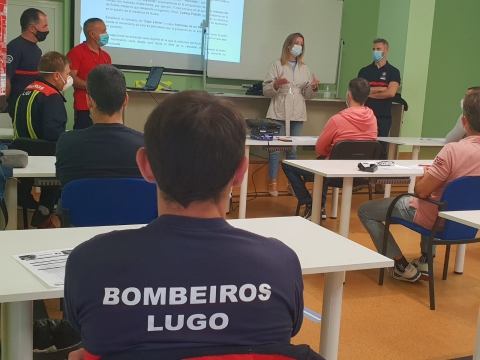 Lara Méndez incentiva a formación dos bombeiros de Lugo e agradece aos efectivos o seu labor na pandemia