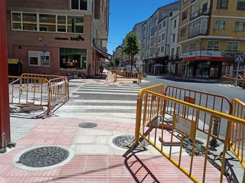 A área de Mobilidade realiza intervencións en toda a cidade para eliminar barreiras arquitectónicas nas rúas