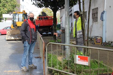 A concellería de Infraestruturas mellora a beirarrúa da rúa Pintor López Guntín
