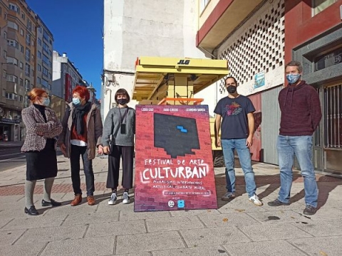 A área de Cultura realiza unha intervención artística na Avenida da Coruña, continuando co festival de arte Culturbán