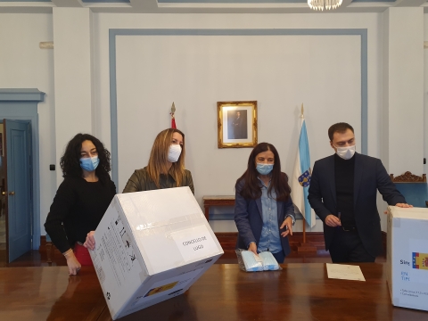 Lara Méndez recibe outra partida de mascarillas facilitadas polo Goberno aos Concellos da Provincia