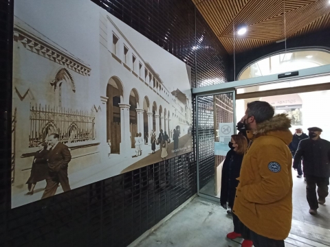 El área de Participación decora la Praza y el Mercado con imágenes antiguas de las instalaciones