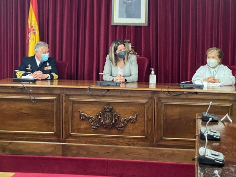 Concello de Lugo e Armada reafirman nunha recepción oficial os vínculos que manteñen dende hai seis décadas para conmemorar o Luns Santo