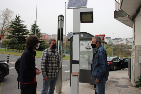 Comeza a instalación das novas pantallas de información do bus urbano