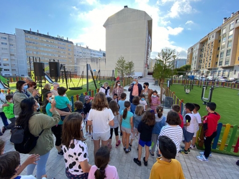 La alcaldesa de Lugo comparte con la vecindad la reapertura del parque Novo Freire, ampliado y renovado para todas las edades 