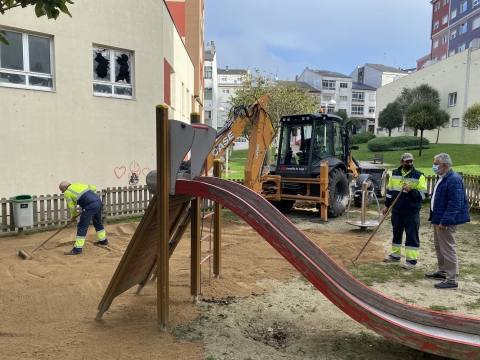 Lara Méndez avanza na mellora e renovación dos parques infantís da cidade atendendo ás peticións da veciñanza