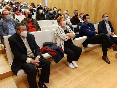 Rubén Arroxo e Maite Ferreiro asisten á gala das Mestras e Mestres da Memoria 2021, que se celebrou no Vello Cárcere