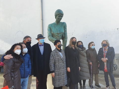 Lara Méndez inaugura a escultura que rende homenaxe en Lugo aos profesionais da enfermería, “esenciais no noso coidado”