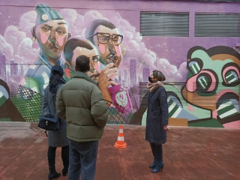 Lara Méndez avanza en la transformación de la rúa Esquecemento para convertirla en un icono del arte urbana a través de la inclusión social