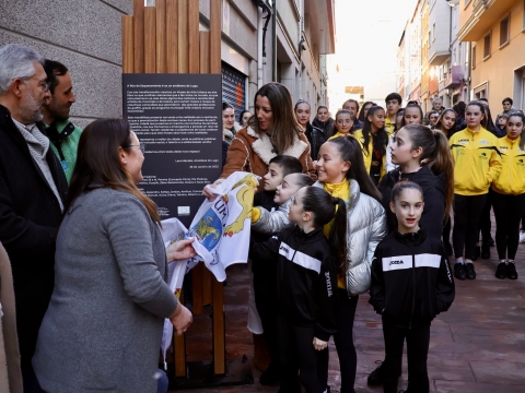 Lara Méndez convierte la rúa do Esquecemento en la primera rúa de Galicia museo del arte urbano al aire libre