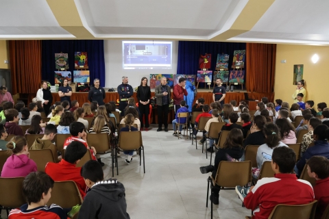 Lara Méndez acompaña aos Bombeiros de Lugo na formación en prevención a máis de 600 alumnos do colexio Franciscanos