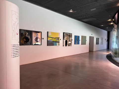 El MIHL acoge hasta finales de agosto una exposición con las obras premiadas en la Bienal de pintura do Eixo Atlántico