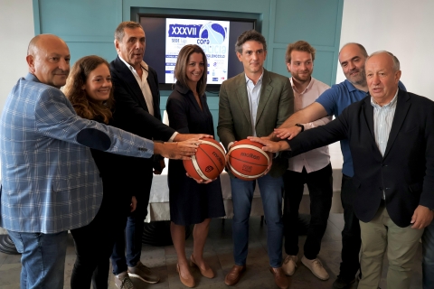 Lara Méndez destaca el talento deportivo local en la presentación de la XXXVII Copa Galicia de Baloncesto que la ciudad acoge este fin de semana