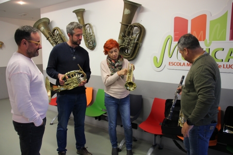 Maite Ferreiro e Rubén Arroxo visitan a Escola Municipal de Música de Lugo
