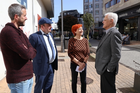 El Gobierno de Lugo continúa el paseo das Palabras do Ano de la rúa Menorca con la Palabra del Año 2023, décima palabra del año escogida desde el comienzo de la iniciativa