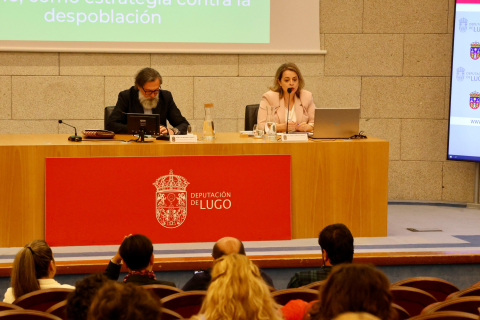 Olga López Racamonde asiste a la jornada de cuidado de los mayores para adaptar avances de este modelo a la realidad de la zona rural lucense Olga López Racamonde asiste a la jornada de cuidado de los mayores para adaptar avances de este modelo a la realidad de la zona rural lucense