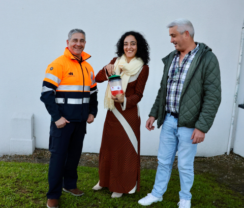 Cohesión Territorial propicia a captura de máis de 7.000 raíñas de vespa velutina co reparto de 2.000 trampas no rural e outras 500 na contorna urbana Cohesión Territorial propicia a captura de máis de 7.000 raíñas de vespa velutina co reparto de 2.000 trampas no rural e outras 500 na contorna urbana