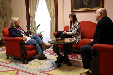 Paula Alvarellos recibe á nova presidenta do Colexio Oficial de Enfermaría de Lugo, Eva Gómez