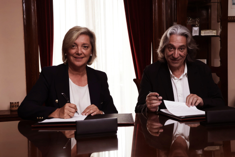 A alcaldesa asina co concelleiro de distrito de Nou Barris un protocolo de colaboración que formaliza o irmandamento de ambas localidades