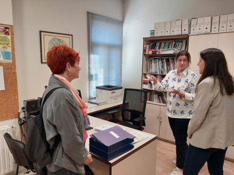 Maite Ferreiro visita a concellería de Educación xunto coa nova xefa de servizo Maite Ferreiro visita a concellería de Educación xunto coa nova xefa de servizo