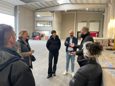 Paula Alvarellos felicita a la firma lucense Perusiñas, instalada en el CEI-Nodus, por su doble reconocimiento en los premios Grate Taste Awards